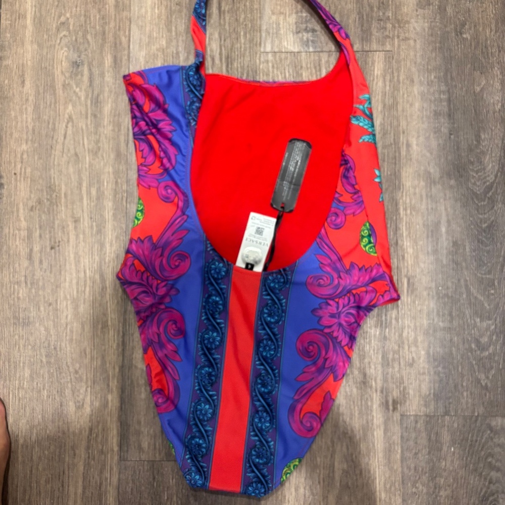 Versace one Piece - Picture 2 of 3